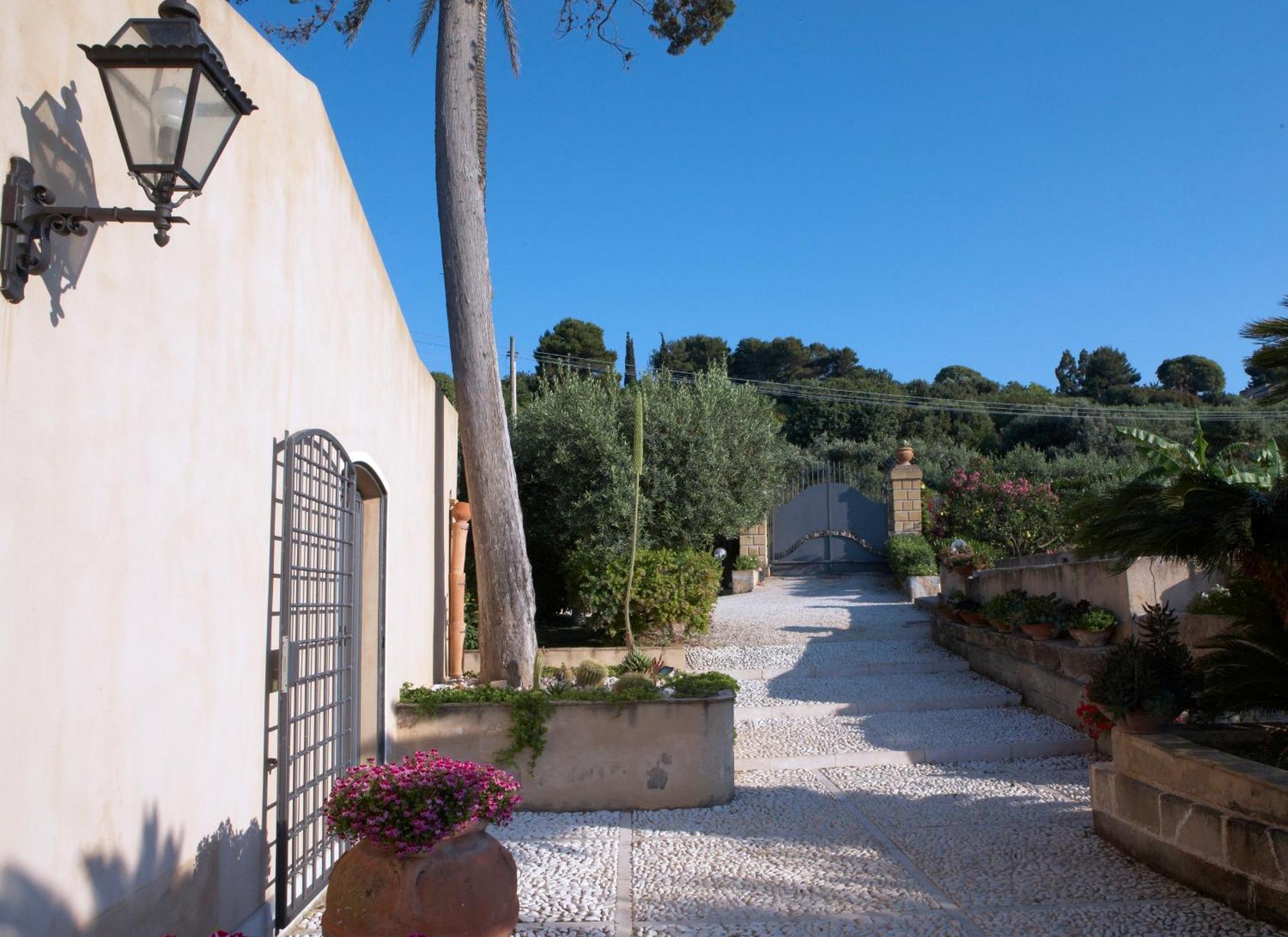 Baglio Sant'Andrea Bed & Breakfast Valderice Exterior photo