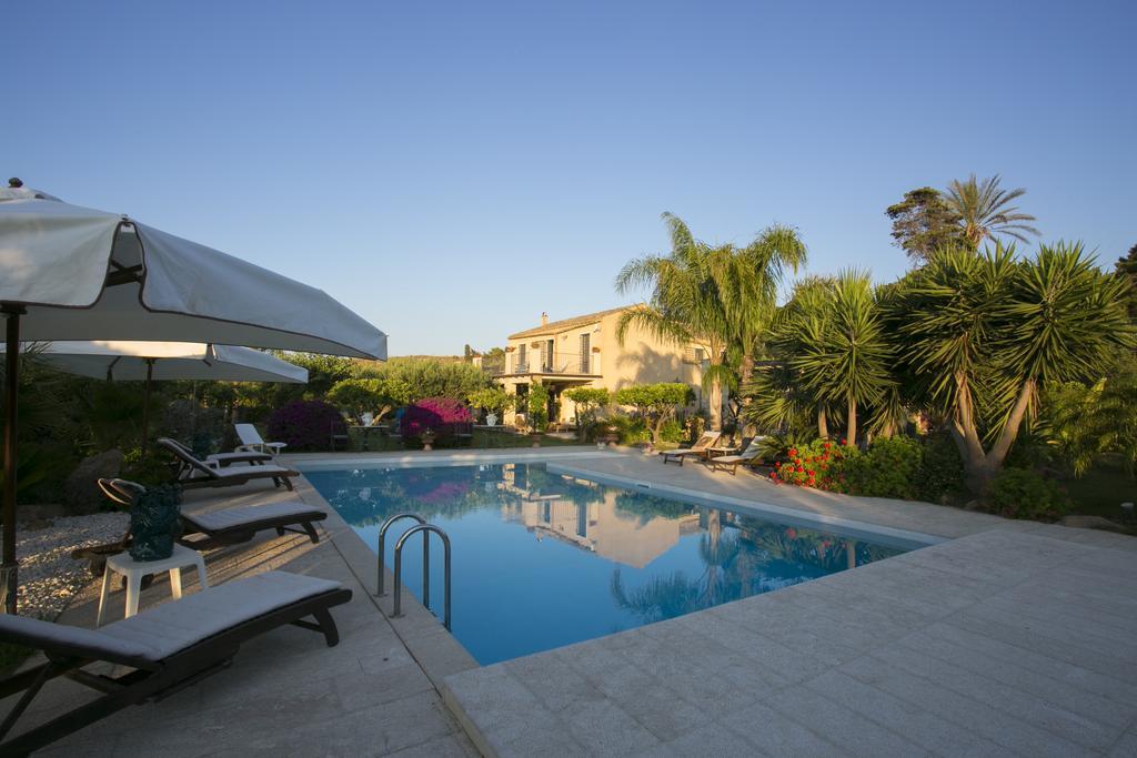 Baglio Sant'Andrea Bed & Breakfast Valderice Exterior photo
